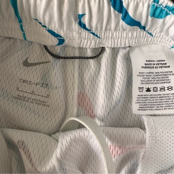 EUC, Nike Boys shorts, size M - Picture 3 of 3